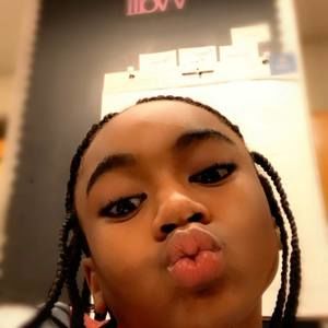 Meet your Posher, Elexis